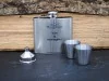 Coffret cadeau flasque inox et génépi, 2 verres et un entonnoir Coffret cadeau flasque inox et génépi, 2 verres et un entonnoir