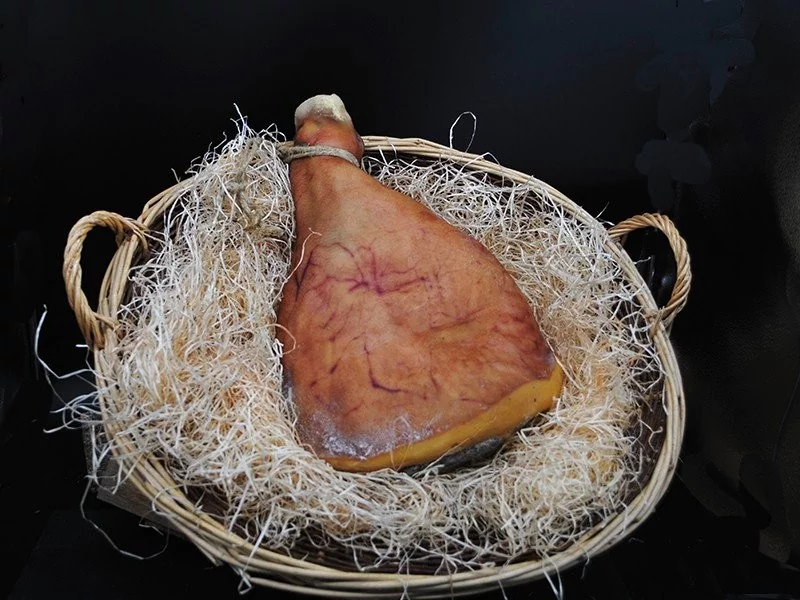 JAMBON SEC AVEC OS AVEC SON SAC DE CONSERVATION