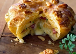 Chaussons De Reblochon Facon Tartiflette Recettes Le Refuge De