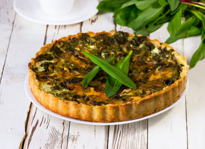 La quiche savoyarde à l’ail des ours et à la tomme de Savoie