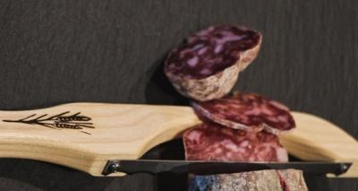 Guillotine à saucisson et ses 3 saucissons – Charcuterie Savoie